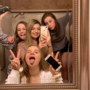 Meet your Posher, Alyssa